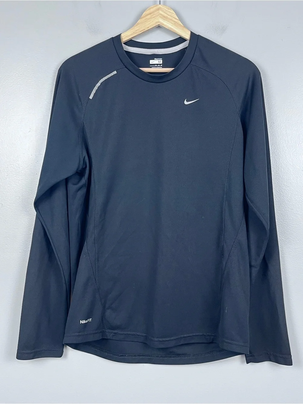 Nike FIt Dry Men's Black Long Sleeve Performance Training Shirt Size M; Running